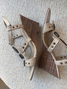 Aquatalia Italian Leather Studded Wedge Sandals. Square toe w/ 4” heel. Neutral